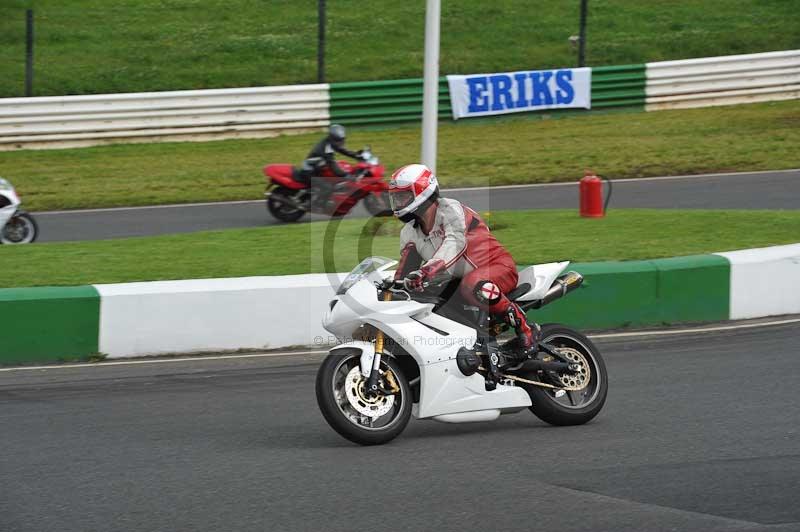 Mallory park Leicestershire;Mallory park photographs;Motorcycle action photographs;classic bikes;event digital images;eventdigitalimages;mallory park;no limits trackday;peter wileman photography;vintage bikes;vintage motorcycles;vmcc festival 1000 bikes