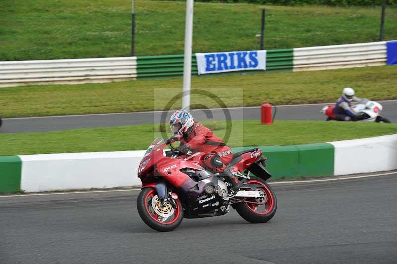 Mallory park Leicestershire;Mallory park photographs;Motorcycle action photographs;classic bikes;event digital images;eventdigitalimages;mallory park;no limits trackday;peter wileman photography;vintage bikes;vintage motorcycles;vmcc festival 1000 bikes