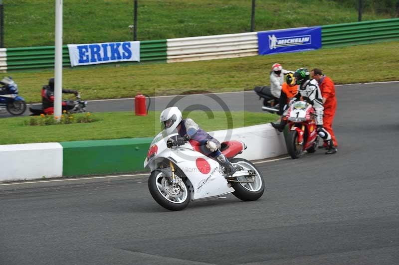 Mallory park Leicestershire;Mallory park photographs;Motorcycle action photographs;classic bikes;event digital images;eventdigitalimages;mallory park;no limits trackday;peter wileman photography;vintage bikes;vintage motorcycles;vmcc festival 1000 bikes