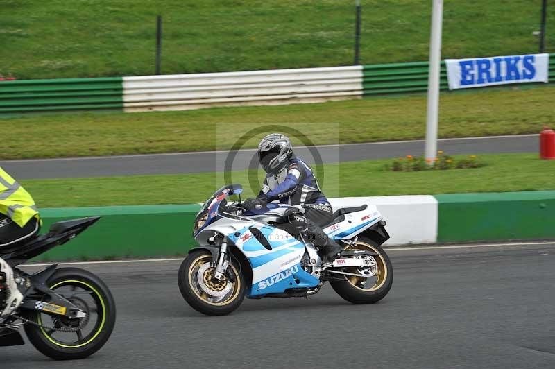 Mallory park Leicestershire;Mallory park photographs;Motorcycle action photographs;classic bikes;event digital images;eventdigitalimages;mallory park;no limits trackday;peter wileman photography;vintage bikes;vintage motorcycles;vmcc festival 1000 bikes