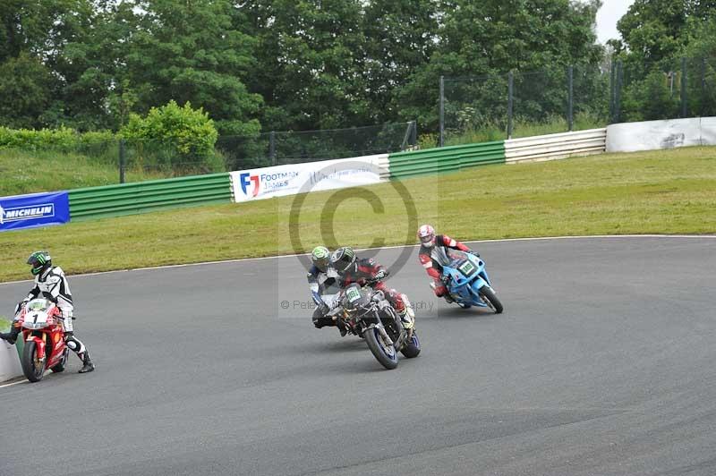 Mallory park Leicestershire;Mallory park photographs;Motorcycle action photographs;classic bikes;event digital images;eventdigitalimages;mallory park;no limits trackday;peter wileman photography;vintage bikes;vintage motorcycles;vmcc festival 1000 bikes