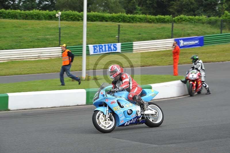 Mallory park Leicestershire;Mallory park photographs;Motorcycle action photographs;classic bikes;event digital images;eventdigitalimages;mallory park;no limits trackday;peter wileman photography;vintage bikes;vintage motorcycles;vmcc festival 1000 bikes