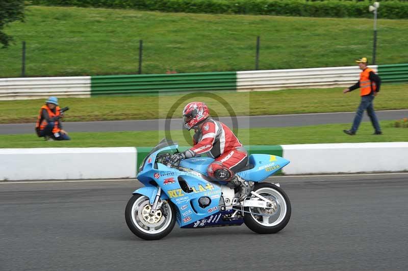 Mallory park Leicestershire;Mallory park photographs;Motorcycle action photographs;classic bikes;event digital images;eventdigitalimages;mallory park;no limits trackday;peter wileman photography;vintage bikes;vintage motorcycles;vmcc festival 1000 bikes