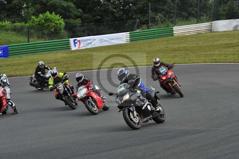 Mallory park Leicestershire;Mallory park photographs;Motorcycle action photographs;classic bikes;event digital images;eventdigitalimages;mallory park;no limits trackday;peter wileman photography;vintage bikes;vintage motorcycles;vmcc festival 1000 bikes