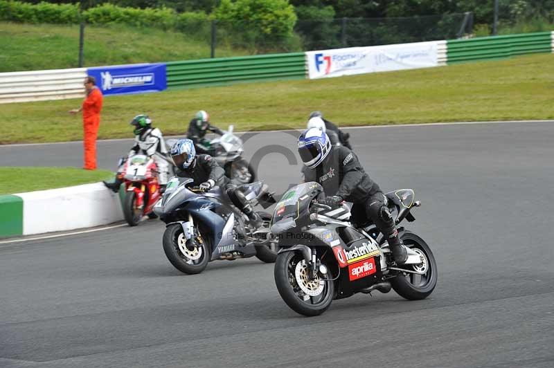 Mallory park Leicestershire;Mallory park photographs;Motorcycle action photographs;classic bikes;event digital images;eventdigitalimages;mallory park;no limits trackday;peter wileman photography;vintage bikes;vintage motorcycles;vmcc festival 1000 bikes