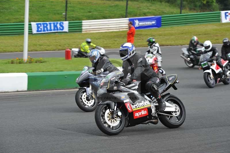 Mallory park Leicestershire;Mallory park photographs;Motorcycle action photographs;classic bikes;event digital images;eventdigitalimages;mallory park;no limits trackday;peter wileman photography;vintage bikes;vintage motorcycles;vmcc festival 1000 bikes