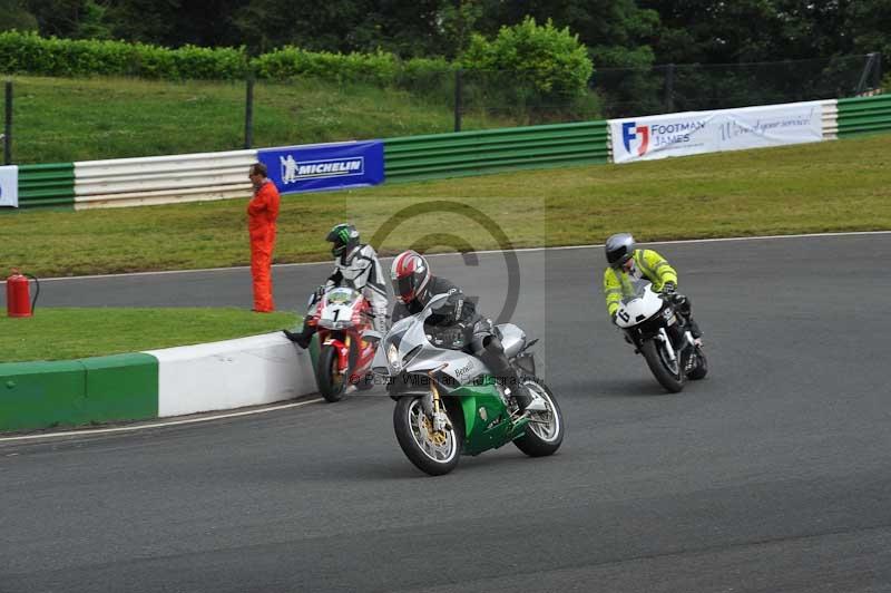 Mallory park Leicestershire;Mallory park photographs;Motorcycle action photographs;classic bikes;event digital images;eventdigitalimages;mallory park;no limits trackday;peter wileman photography;vintage bikes;vintage motorcycles;vmcc festival 1000 bikes