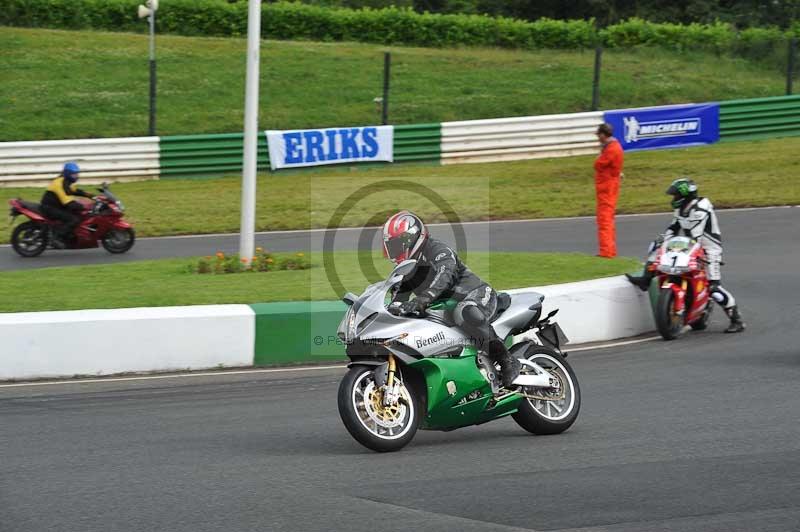 Mallory park Leicestershire;Mallory park photographs;Motorcycle action photographs;classic bikes;event digital images;eventdigitalimages;mallory park;no limits trackday;peter wileman photography;vintage bikes;vintage motorcycles;vmcc festival 1000 bikes