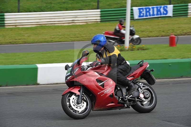 Mallory park Leicestershire;Mallory park photographs;Motorcycle action photographs;classic bikes;event digital images;eventdigitalimages;mallory park;no limits trackday;peter wileman photography;vintage bikes;vintage motorcycles;vmcc festival 1000 bikes