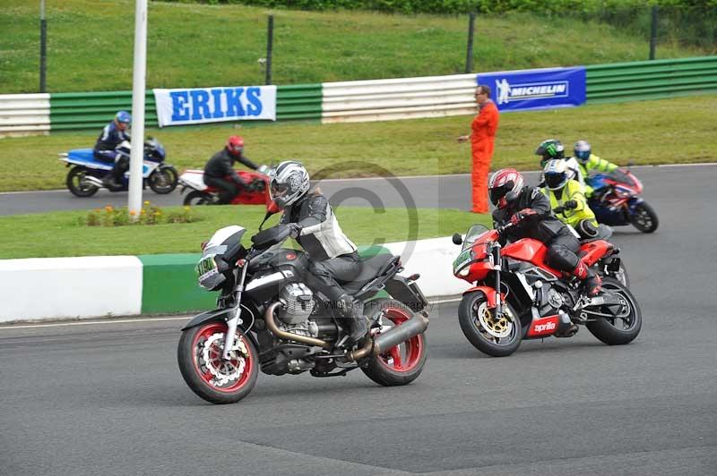 Mallory park Leicestershire;Mallory park photographs;Motorcycle action photographs;classic bikes;event digital images;eventdigitalimages;mallory park;no limits trackday;peter wileman photography;vintage bikes;vintage motorcycles;vmcc festival 1000 bikes