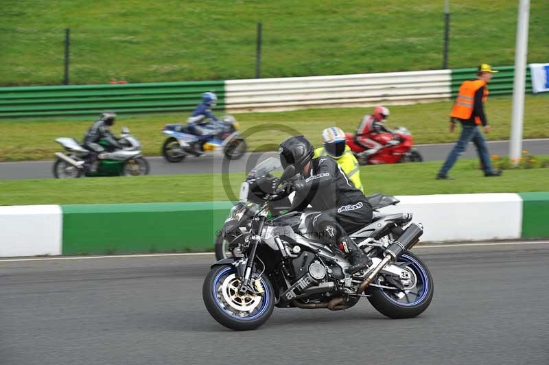 Mallory park Leicestershire;Mallory park photographs;Motorcycle action photographs;classic bikes;event digital images;eventdigitalimages;mallory park;no limits trackday;peter wileman photography;vintage bikes;vintage motorcycles;vmcc festival 1000 bikes