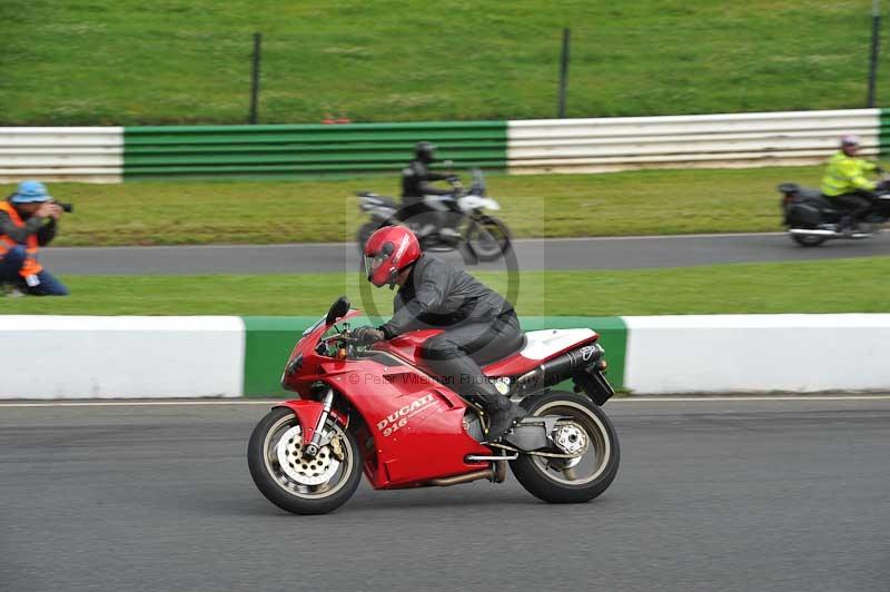 Mallory park Leicestershire;Mallory park photographs;Motorcycle action photographs;classic bikes;event digital images;eventdigitalimages;mallory park;no limits trackday;peter wileman photography;vintage bikes;vintage motorcycles;vmcc festival 1000 bikes