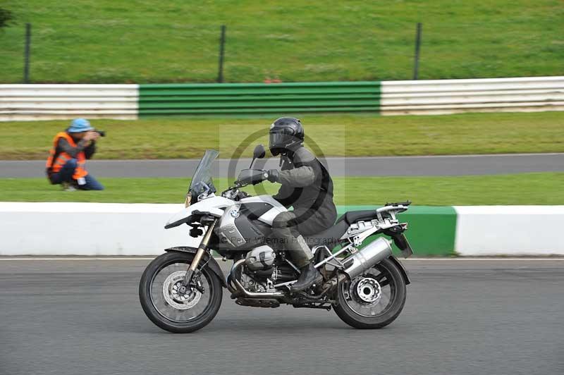 Mallory park Leicestershire;Mallory park photographs;Motorcycle action photographs;classic bikes;event digital images;eventdigitalimages;mallory park;no limits trackday;peter wileman photography;vintage bikes;vintage motorcycles;vmcc festival 1000 bikes