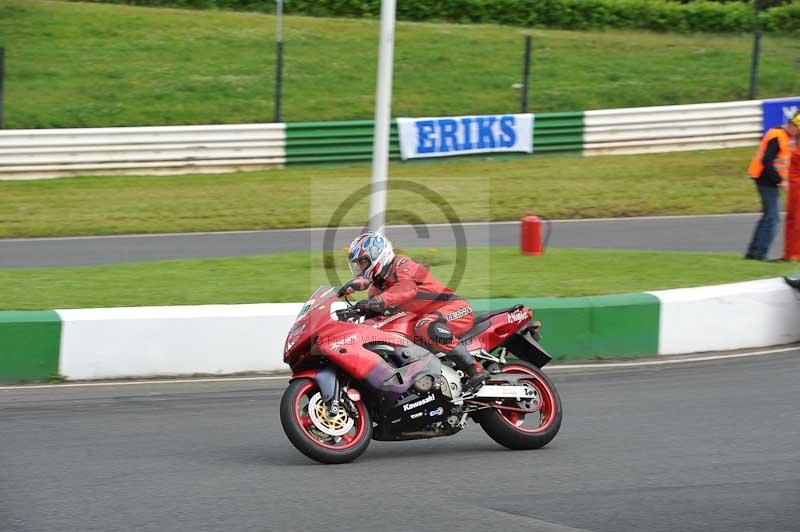 Mallory park Leicestershire;Mallory park photographs;Motorcycle action photographs;classic bikes;event digital images;eventdigitalimages;mallory park;no limits trackday;peter wileman photography;vintage bikes;vintage motorcycles;vmcc festival 1000 bikes