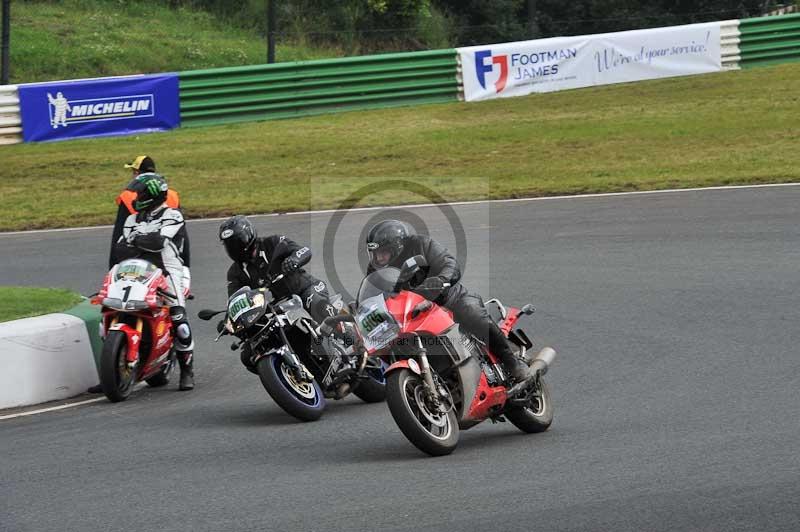 Mallory park Leicestershire;Mallory park photographs;Motorcycle action photographs;classic bikes;event digital images;eventdigitalimages;mallory park;no limits trackday;peter wileman photography;vintage bikes;vintage motorcycles;vmcc festival 1000 bikes