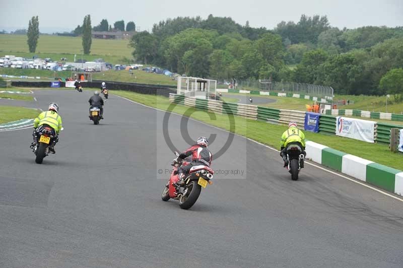 Mallory park Leicestershire;Mallory park photographs;Motorcycle action photographs;classic bikes;event digital images;eventdigitalimages;mallory park;no limits trackday;peter wileman photography;vintage bikes;vintage motorcycles;vmcc festival 1000 bikes