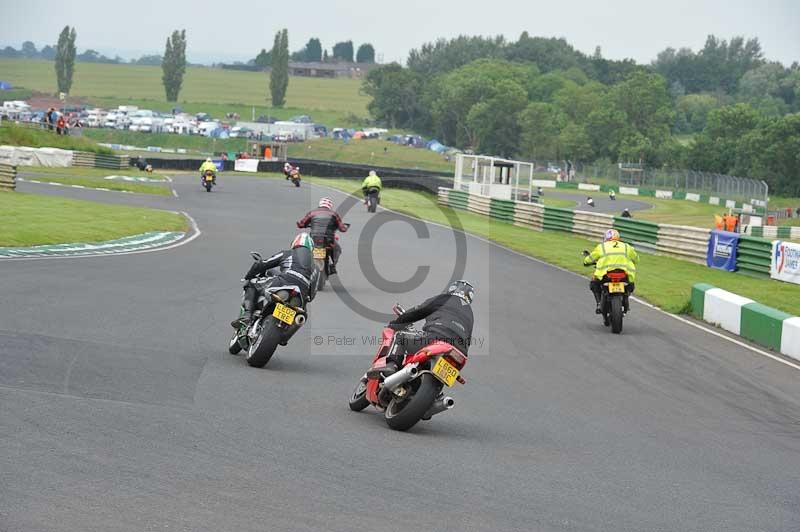 Mallory park Leicestershire;Mallory park photographs;Motorcycle action photographs;classic bikes;event digital images;eventdigitalimages;mallory park;no limits trackday;peter wileman photography;vintage bikes;vintage motorcycles;vmcc festival 1000 bikes