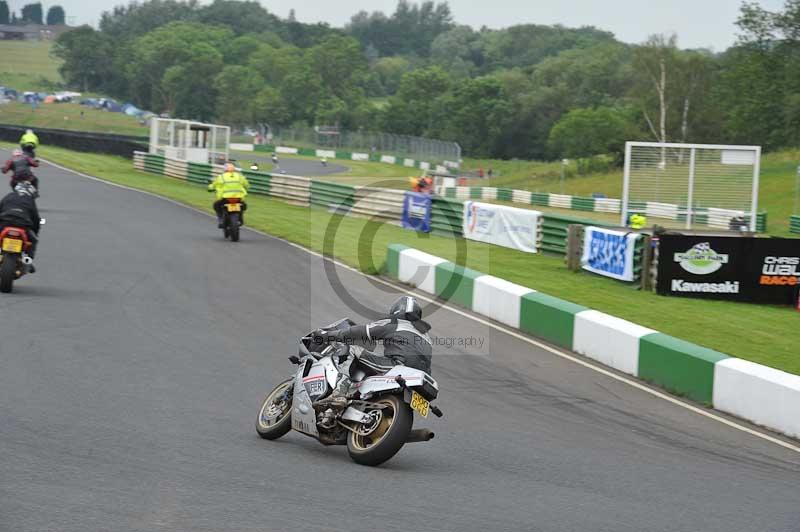 Mallory park Leicestershire;Mallory park photographs;Motorcycle action photographs;classic bikes;event digital images;eventdigitalimages;mallory park;no limits trackday;peter wileman photography;vintage bikes;vintage motorcycles;vmcc festival 1000 bikes