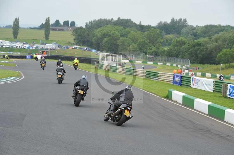 Mallory park Leicestershire;Mallory park photographs;Motorcycle action photographs;classic bikes;event digital images;eventdigitalimages;mallory park;no limits trackday;peter wileman photography;vintage bikes;vintage motorcycles;vmcc festival 1000 bikes