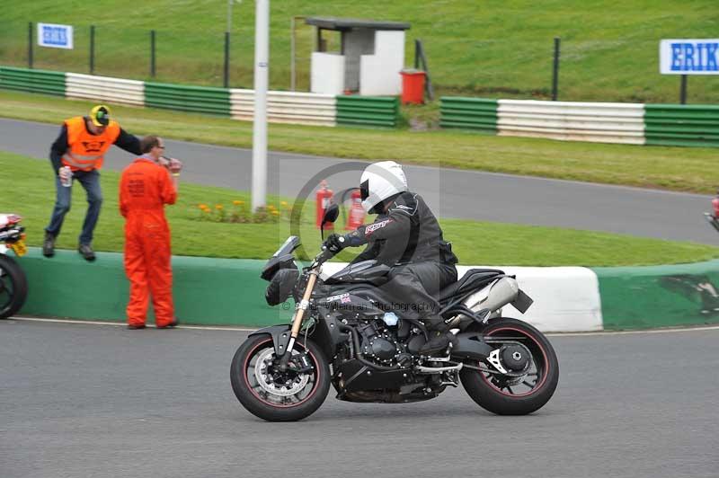 Mallory park Leicestershire;Mallory park photographs;Motorcycle action photographs;classic bikes;event digital images;eventdigitalimages;mallory park;no limits trackday;peter wileman photography;vintage bikes;vintage motorcycles;vmcc festival 1000 bikes