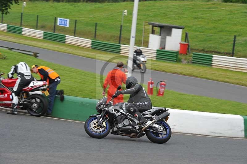 Mallory park Leicestershire;Mallory park photographs;Motorcycle action photographs;classic bikes;event digital images;eventdigitalimages;mallory park;no limits trackday;peter wileman photography;vintage bikes;vintage motorcycles;vmcc festival 1000 bikes