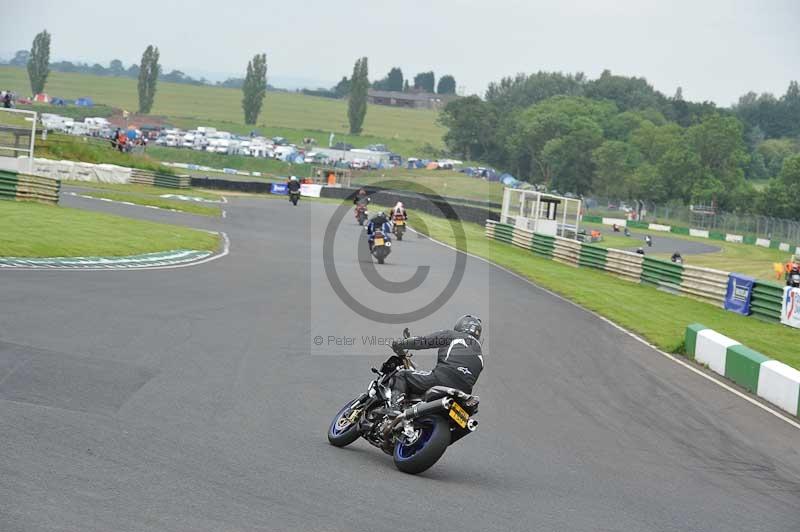 Mallory park Leicestershire;Mallory park photographs;Motorcycle action photographs;classic bikes;event digital images;eventdigitalimages;mallory park;no limits trackday;peter wileman photography;vintage bikes;vintage motorcycles;vmcc festival 1000 bikes