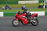 Mallory-park-Leicestershire;Mallory-park-photographs;Motorcycle-action-photographs;classic-bikes;event-digital-images;eventdigitalimages;mallory-park;no-limits-trackday;peter-wileman-photography;vintage-bikes;vintage-motorcycles;vmcc-festival-1000-bikes