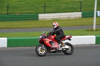 Mallory-park-Leicestershire;Mallory-park-photographs;Motorcycle-action-photographs;classic-bikes;event-digital-images;eventdigitalimages;mallory-park;no-limits-trackday;peter-wileman-photography;vintage-bikes;vintage-motorcycles;vmcc-festival-1000-bikes