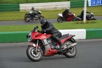 Mallory-park-Leicestershire;Mallory-park-photographs;Motorcycle-action-photographs;classic-bikes;event-digital-images;eventdigitalimages;mallory-park;no-limits-trackday;peter-wileman-photography;vintage-bikes;vintage-motorcycles;vmcc-festival-1000-bikes