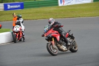 Mallory-park-Leicestershire;Mallory-park-photographs;Motorcycle-action-photographs;classic-bikes;event-digital-images;eventdigitalimages;mallory-park;no-limits-trackday;peter-wileman-photography;vintage-bikes;vintage-motorcycles;vmcc-festival-1000-bikes