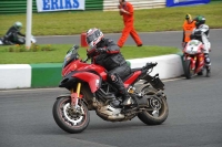 Mallory-park-Leicestershire;Mallory-park-photographs;Motorcycle-action-photographs;classic-bikes;event-digital-images;eventdigitalimages;mallory-park;no-limits-trackday;peter-wileman-photography;vintage-bikes;vintage-motorcycles;vmcc-festival-1000-bikes