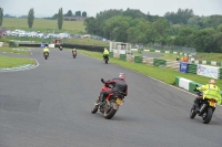 Mallory-park-Leicestershire;Mallory-park-photographs;Motorcycle-action-photographs;classic-bikes;event-digital-images;eventdigitalimages;mallory-park;no-limits-trackday;peter-wileman-photography;vintage-bikes;vintage-motorcycles;vmcc-festival-1000-bikes