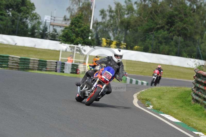 Mallory park Leicestershire;Mallory park photographs;Motorcycle action photographs;classic bikes;event digital images;eventdigitalimages;mallory park;no limits trackday;peter wileman photography;vintage bikes;vintage motorcycles;vmcc festival 1000 bikes