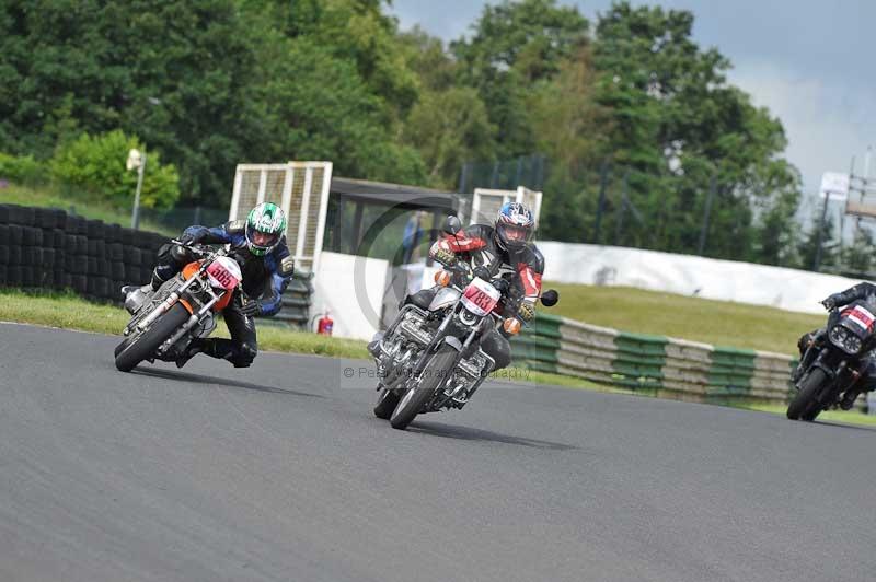 Mallory park Leicestershire;Mallory park photographs;Motorcycle action photographs;classic bikes;event digital images;eventdigitalimages;mallory park;no limits trackday;peter wileman photography;vintage bikes;vintage motorcycles;vmcc festival 1000 bikes