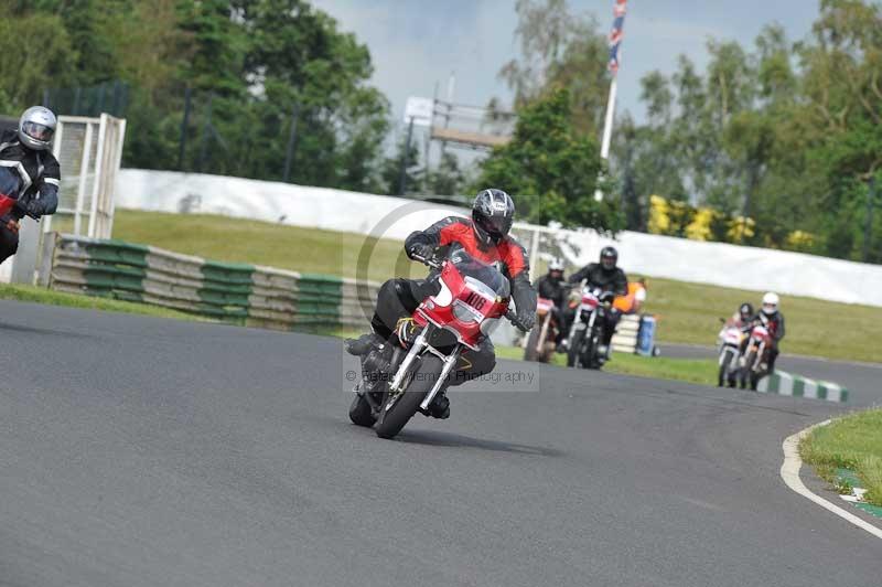 Mallory park Leicestershire;Mallory park photographs;Motorcycle action photographs;classic bikes;event digital images;eventdigitalimages;mallory park;no limits trackday;peter wileman photography;vintage bikes;vintage motorcycles;vmcc festival 1000 bikes