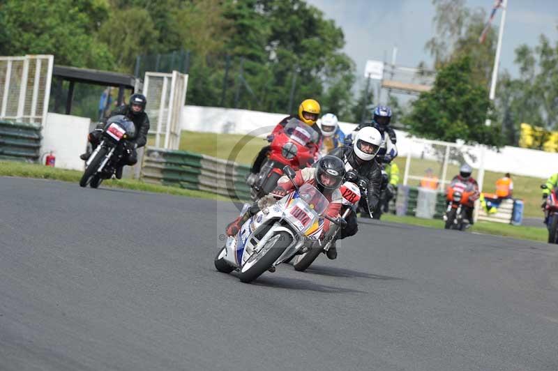 Mallory park Leicestershire;Mallory park photographs;Motorcycle action photographs;classic bikes;event digital images;eventdigitalimages;mallory park;no limits trackday;peter wileman photography;vintage bikes;vintage motorcycles;vmcc festival 1000 bikes