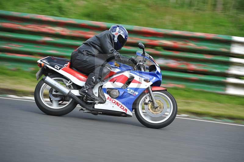 Mallory park Leicestershire;Mallory park photographs;Motorcycle action photographs;classic bikes;event digital images;eventdigitalimages;mallory park;no limits trackday;peter wileman photography;vintage bikes;vintage motorcycles;vmcc festival 1000 bikes