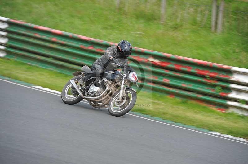 Mallory park Leicestershire;Mallory park photographs;Motorcycle action photographs;classic bikes;event digital images;eventdigitalimages;mallory park;no limits trackday;peter wileman photography;vintage bikes;vintage motorcycles;vmcc festival 1000 bikes