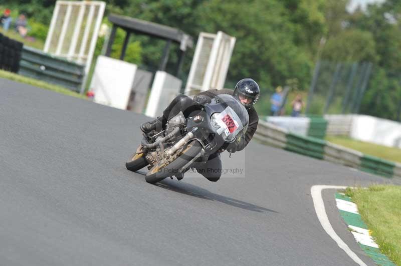 Mallory park Leicestershire;Mallory park photographs;Motorcycle action photographs;classic bikes;event digital images;eventdigitalimages;mallory park;no limits trackday;peter wileman photography;vintage bikes;vintage motorcycles;vmcc festival 1000 bikes