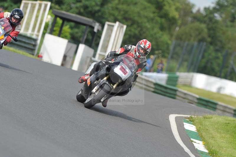 Mallory park Leicestershire;Mallory park photographs;Motorcycle action photographs;classic bikes;event digital images;eventdigitalimages;mallory park;no limits trackday;peter wileman photography;vintage bikes;vintage motorcycles;vmcc festival 1000 bikes