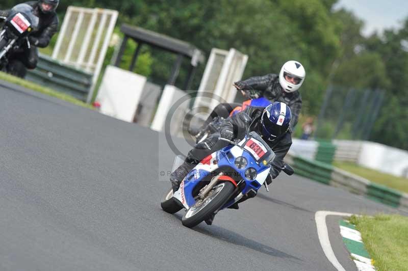 Mallory park Leicestershire;Mallory park photographs;Motorcycle action photographs;classic bikes;event digital images;eventdigitalimages;mallory park;no limits trackday;peter wileman photography;vintage bikes;vintage motorcycles;vmcc festival 1000 bikes