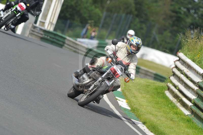 Mallory park Leicestershire;Mallory park photographs;Motorcycle action photographs;classic bikes;event digital images;eventdigitalimages;mallory park;no limits trackday;peter wileman photography;vintage bikes;vintage motorcycles;vmcc festival 1000 bikes