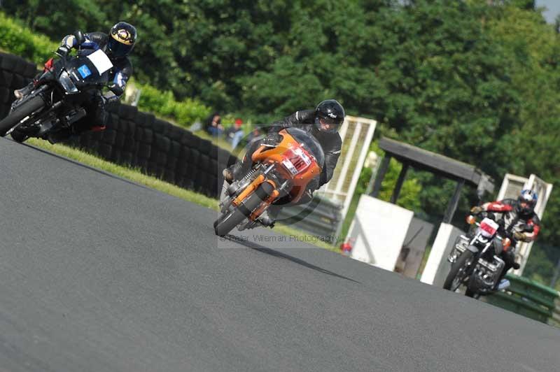 Mallory park Leicestershire;Mallory park photographs;Motorcycle action photographs;classic bikes;event digital images;eventdigitalimages;mallory park;no limits trackday;peter wileman photography;vintage bikes;vintage motorcycles;vmcc festival 1000 bikes