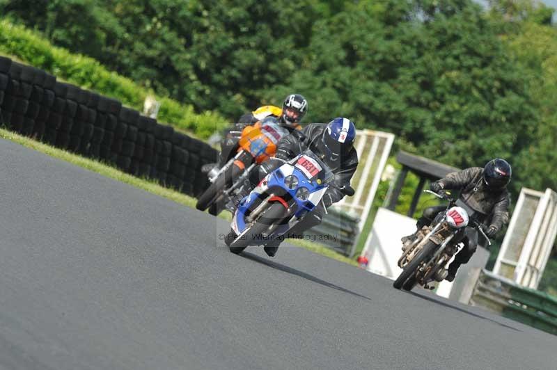 Mallory park Leicestershire;Mallory park photographs;Motorcycle action photographs;classic bikes;event digital images;eventdigitalimages;mallory park;no limits trackday;peter wileman photography;vintage bikes;vintage motorcycles;vmcc festival 1000 bikes