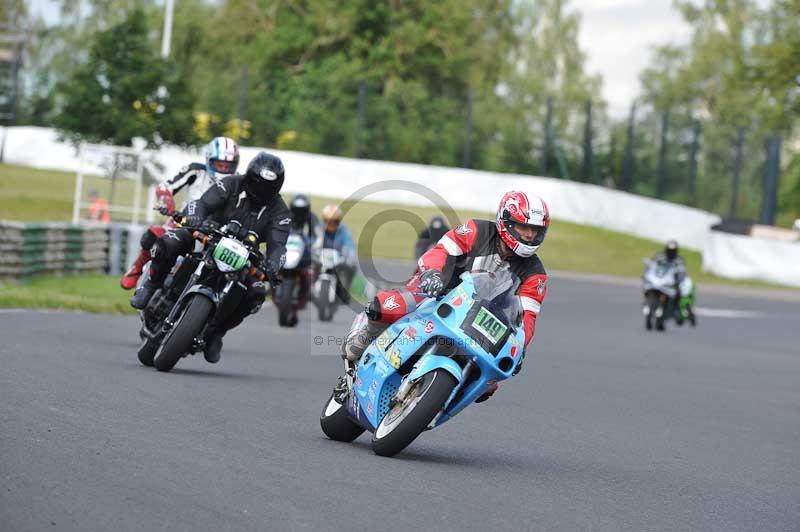 Mallory park Leicestershire;Mallory park photographs;Motorcycle action photographs;classic bikes;event digital images;eventdigitalimages;mallory park;no limits trackday;peter wileman photography;vintage bikes;vintage motorcycles;vmcc festival 1000 bikes