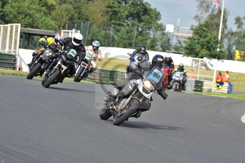 Mallory park Leicestershire;Mallory park photographs;Motorcycle action photographs;classic bikes;event digital images;eventdigitalimages;mallory park;no limits trackday;peter wileman photography;vintage bikes;vintage motorcycles;vmcc festival 1000 bikes