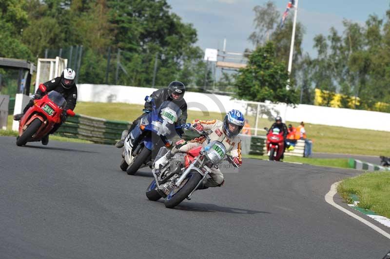 Mallory park Leicestershire;Mallory park photographs;Motorcycle action photographs;classic bikes;event digital images;eventdigitalimages;mallory park;no limits trackday;peter wileman photography;vintage bikes;vintage motorcycles;vmcc festival 1000 bikes