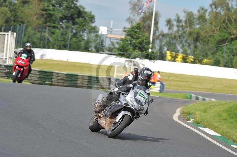 Mallory park Leicestershire;Mallory park photographs;Motorcycle action photographs;classic bikes;event digital images;eventdigitalimages;mallory park;no limits trackday;peter wileman photography;vintage bikes;vintage motorcycles;vmcc festival 1000 bikes