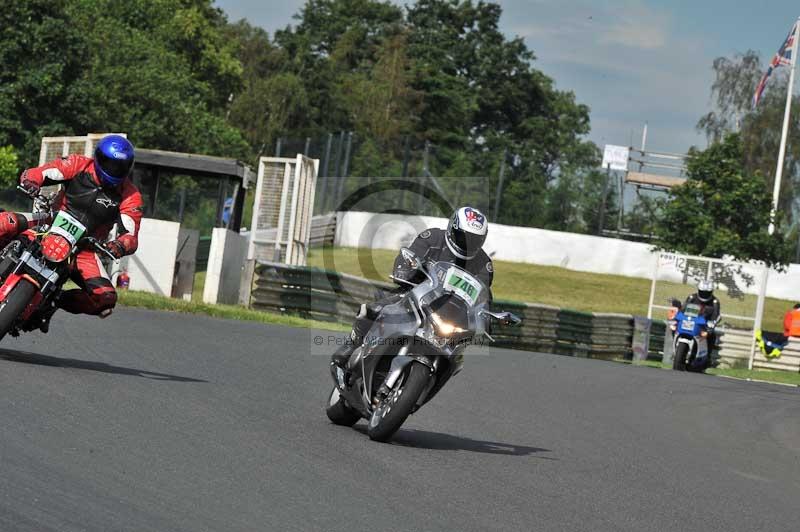 Mallory park Leicestershire;Mallory park photographs;Motorcycle action photographs;classic bikes;event digital images;eventdigitalimages;mallory park;no limits trackday;peter wileman photography;vintage bikes;vintage motorcycles;vmcc festival 1000 bikes