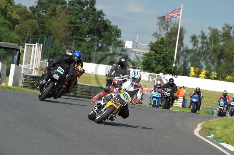 Mallory park Leicestershire;Mallory park photographs;Motorcycle action photographs;classic bikes;event digital images;eventdigitalimages;mallory park;no limits trackday;peter wileman photography;vintage bikes;vintage motorcycles;vmcc festival 1000 bikes